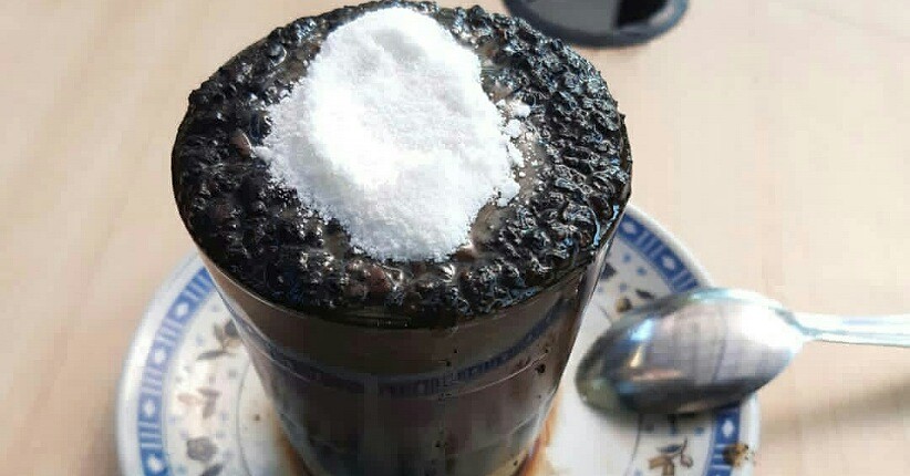 Mencicipi Kopi Kasar Kopyok Khas Gresik, Rasanya Unik, Pahit dan Asam