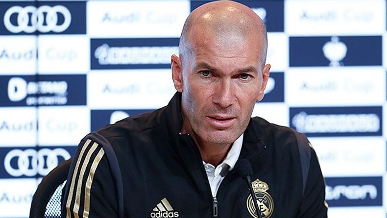 Zinedine Zidane Sumbang Peralatan Medis ke Kampung Halamannya di Aljazair