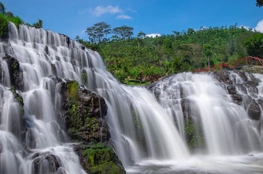 Tak Jauh dari Kawah Ijen, Tersembunyi Air Terjun Mini Niagara Bondowoso