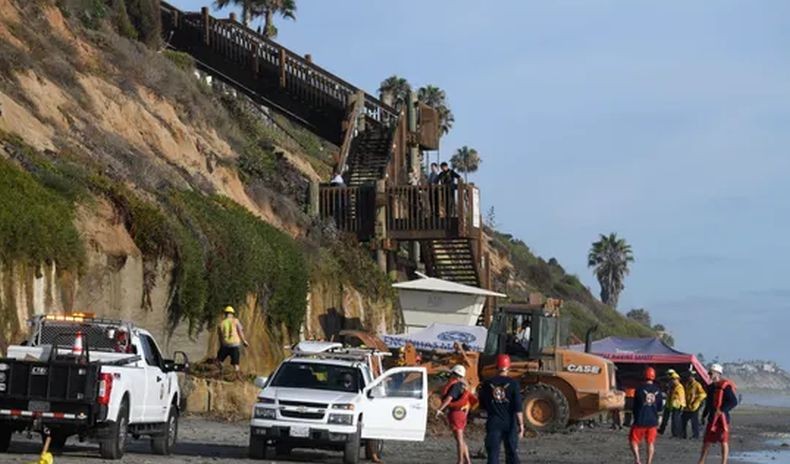 Tebing Tepi Laut di Pantai California Runtuh Timpa Pengunjung, 1 Orang Tewas