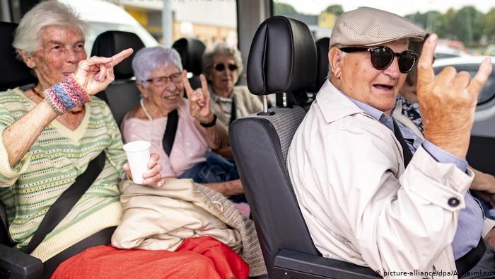 Senang Goyang Metal, Penghuni Panti Jompo Ikuti Festival Heavy Metal di Jerman