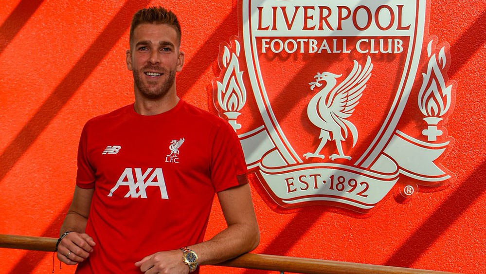 Resmi Gantikan Mignolet, Ini Janji Adrian untuk Liverpool