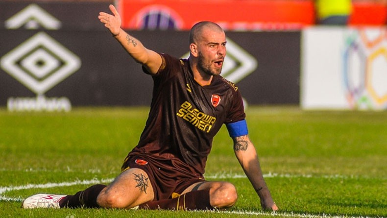 Hormati Wiljan Pluim, PSM Pensiunkan Nomor Punggung 80