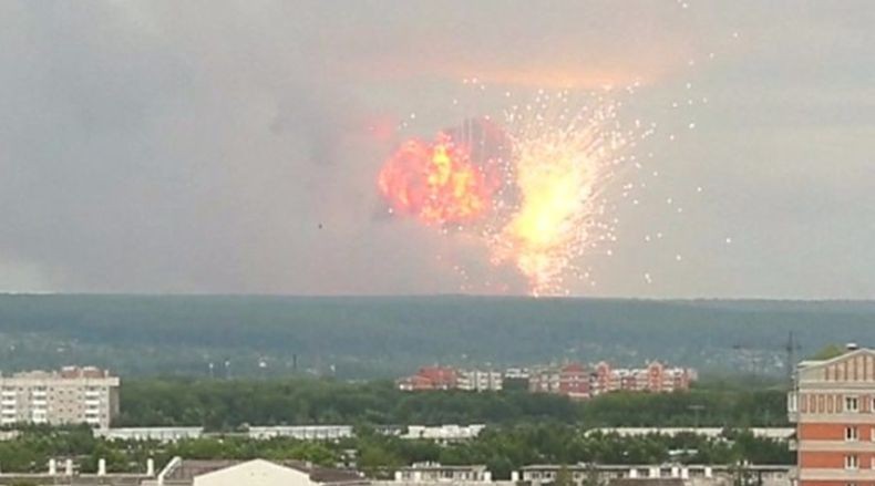 Gudang Amunisi di Rusia Meledak, Ribuan Warga Dievakuasi