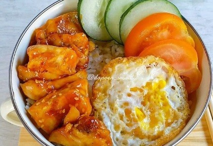 Inspirasi Makan Malam dengan Rice Bowl Ayam Panggang Saus ala Thai