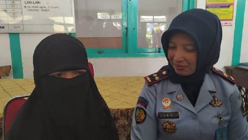 Ini Cerita Istri Teroris Ali Kalora Sambut HUT RI di Lapas Malang