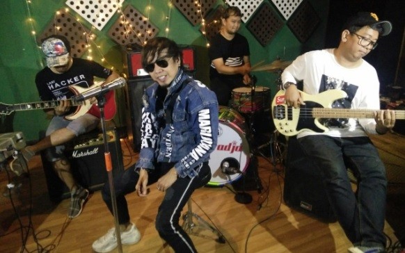 Personel Radja Selalu Berkacamata Hitam, Ian Kasela Ungkap Alasannya