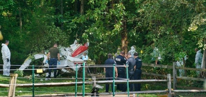 Pesawat Kecil Jatuh Hantam Halaman Belakang Rumah di AS, 3 Orang Tewas