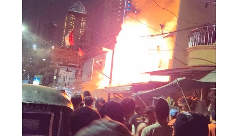 Kebakaran di Jalan Sabeni Tanah Abang, 24 Damkar Dikerahkan