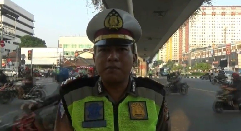 Uji Coba Perluasan Ganjil-Genap, Polisi dan Dishub Bagi-Bagi Brosur