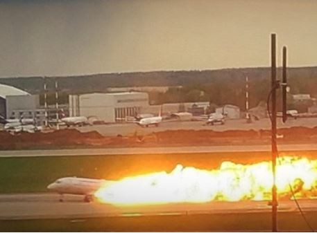 Pesawat Boeing Terbakar saat Lepas Landas di Bandara Irlandia