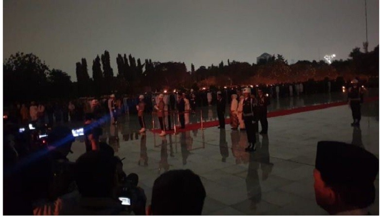 Presiden Jokowi Pimpin Renungan Suci di TMP Kalibata