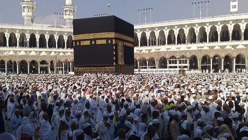 Simpang Siur Syarat Umrah Vaksin Covid-19, DPR Minta Kemenag Klarifikasi ke Arab Saudi