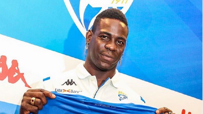 Brescia Larang Mario Balotelli Live Instagram dengan Bintang Porno Italia