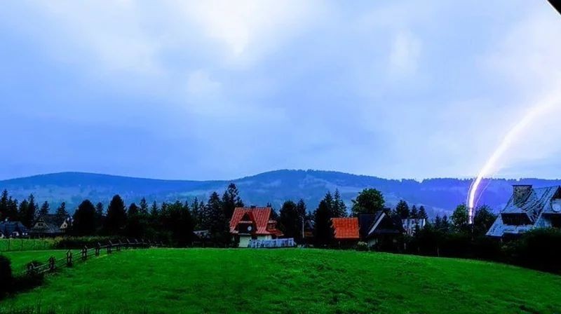 Sambaran Petir Tewaskan 5 Orang di Polandia dan Slovakia, 100 Lain Terluka