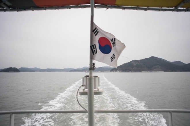 Korsel Tahan Kapal Nelayan di Laut Jepang, Bawa 4 Warga Korut Diduga Mau Membelot ke Seoul