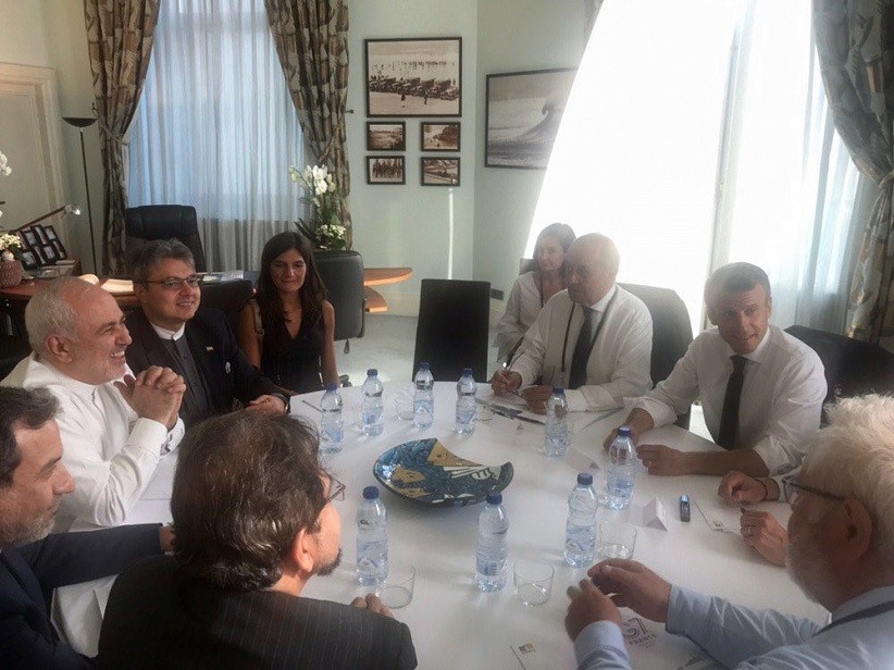 Menlu Zarif Tiba-Tiba Sambangi KTT G-7 di Prancis, Bahas Nuklir dengan Macron