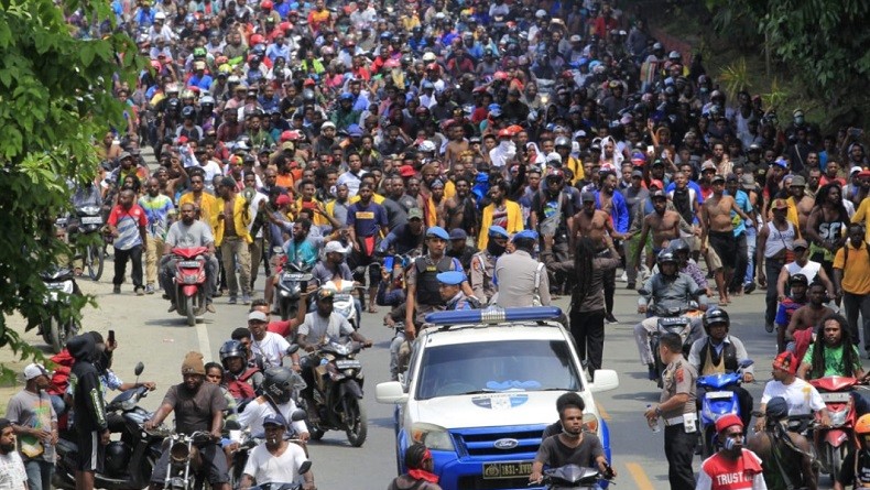 Pendemo di Jayapura Masih Anarkistis, Aparat Keamanan Tembakkan Gas Air Mata