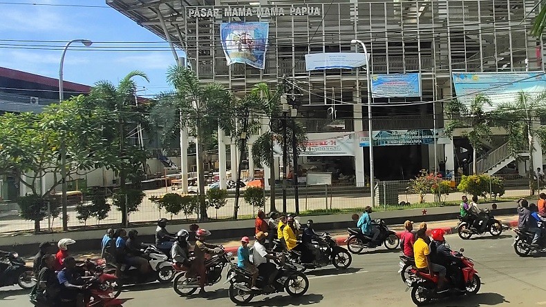 Takut Sweeping, 1.000 Orang Massa Aksi di Jayapura Menumpang Truk TNI - Polri