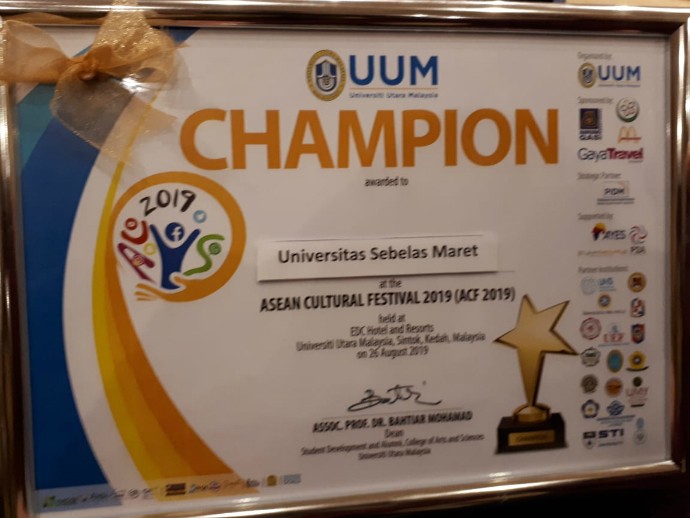 Delegasi FIB UNS Raih Penampil Budaya Terbaik di Malaysia
