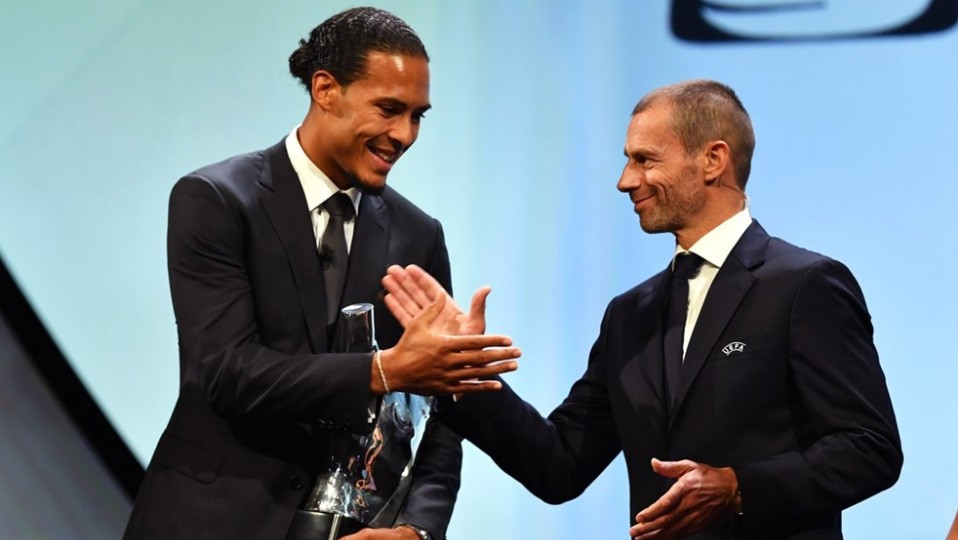 Van Dijk Pemain Terbaik Eropa 2019 Kalahkan Messi dan Ronaldo