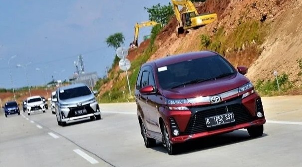 Gelar Festival, 100 Mobil Toyota Avanza-Veloz Kelilingi Kota Surabaya