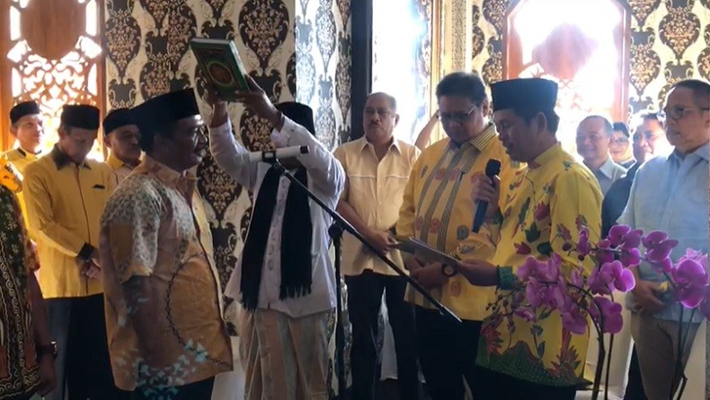 Heboh Ketua DPD Golkar Disumpah untuk Dukung Airlangga, Ini Kata Dewan Pakar