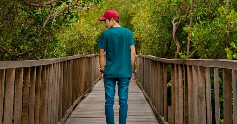 Jelajahi Banyu Urip Mangrove Gresik, Jembatan Kayunya Terlihat Instagramable