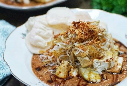 Makan Malam Simpel dengan Ketoprak, Sambal Kacangnya Gurih Bikin Ketagihan