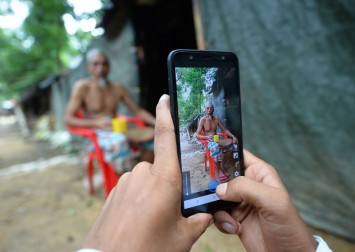Bangladesh Putus Jaringan Telepon Seluler di Kamp-Kamp Rohingya