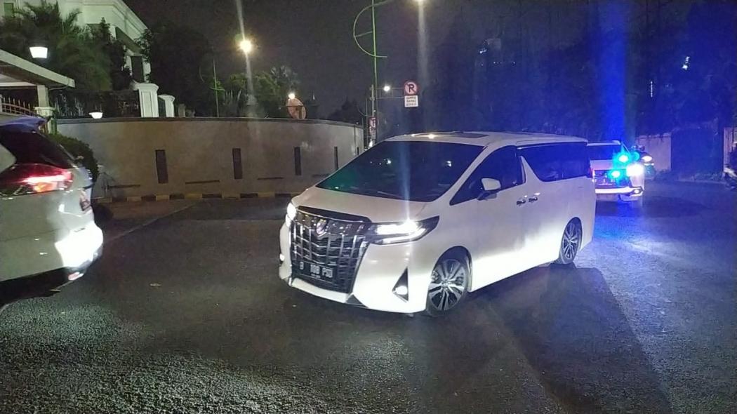 Naik Toyota Alphard, Prabowo dan Rombongan Tiba di Kediaman Hendropriyono