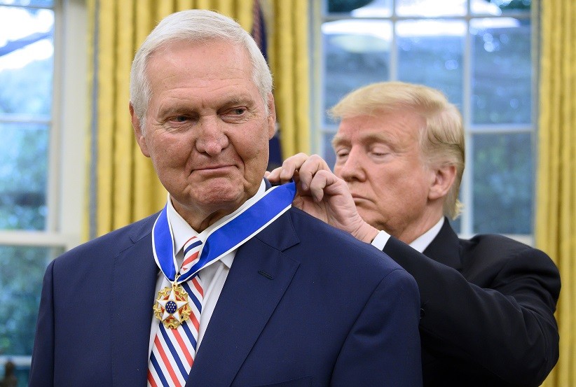 Trump Anugerahi Medali Kebebasan ke Mantan Pebasket AS Jerry West
