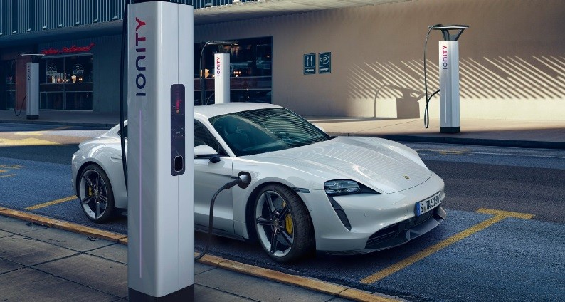 Mobil Listrik Tercepat Porsche Taycan Dirilis, Dibanderol Rp2 Miliaran