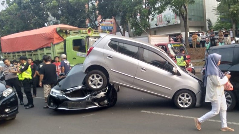 Kronologi Kecelakaan Beruntun di Bintaro, Sopir Truk Diduga Mengantuk