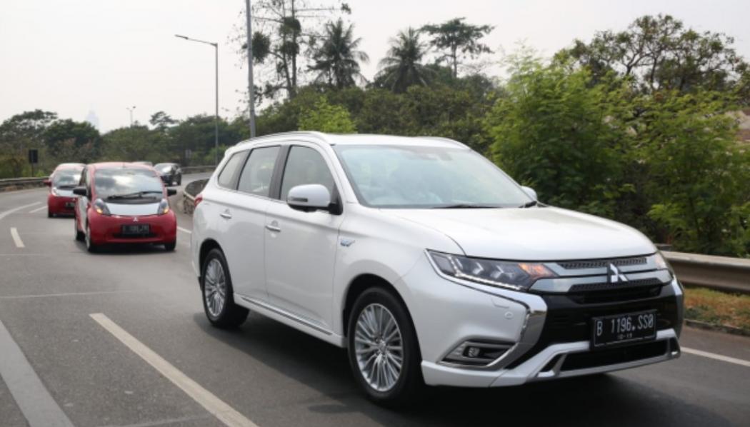Mitsubishi Outlander PHEV dan iMiEV Ikuti Konvoi Mobil Listrik Jakarta-Tangsel