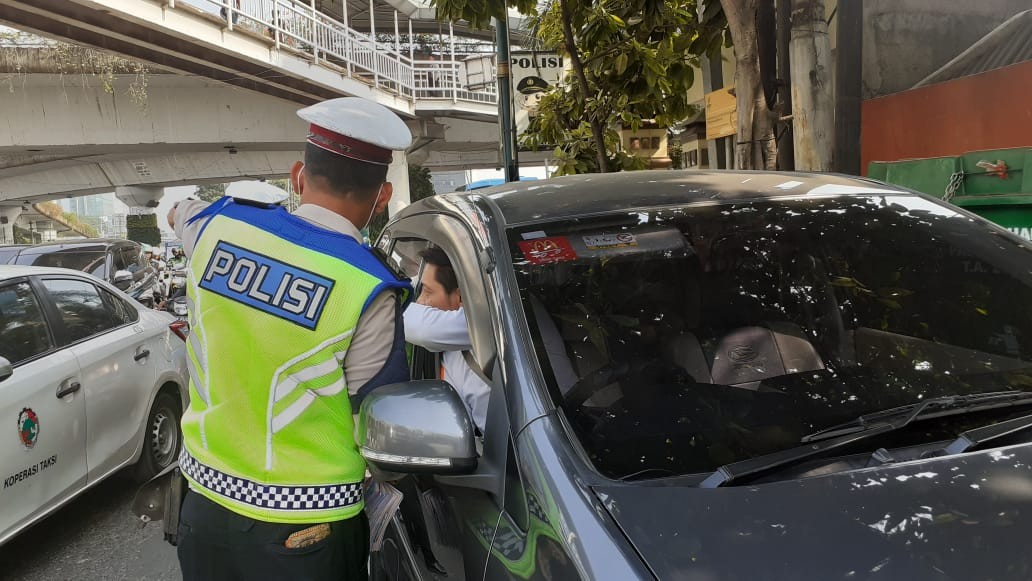 Banyak Pengemudi di Matraman Tak Tahu Perluasan Ganjil Genap Berlaku Hari Ini