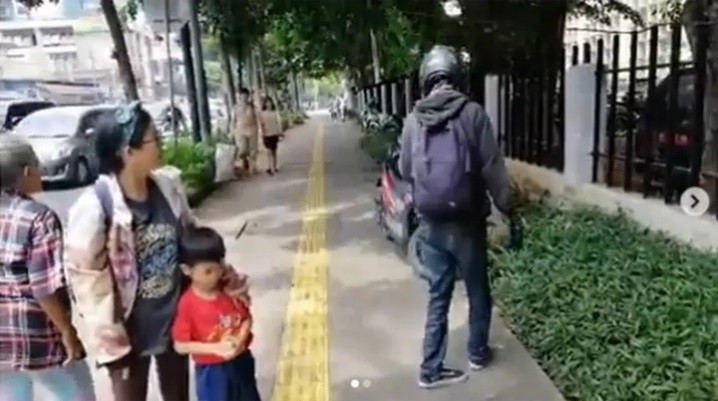 Viral Video Pemotor Serang Pejalan Kaki di Jakarta Pusat, Polisi Buru Pelaku