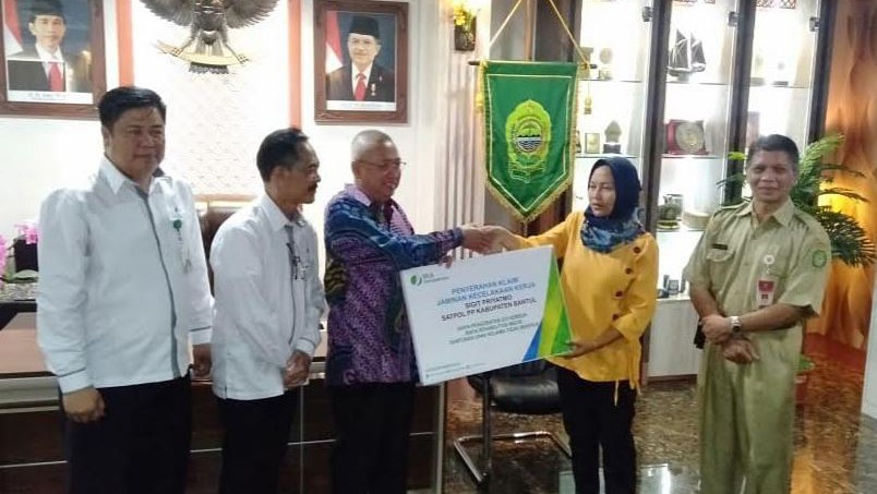 Istri Satpol PP yang Tewas Tersetrum saat Tertibkan Baliho Diangkat Jadi PHL
