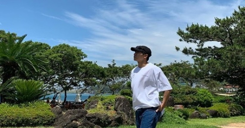 Tak Hanya Cicipi Lupis Mbah Satinem, Lee Seung Gi Kunjungi Candi Prambanan