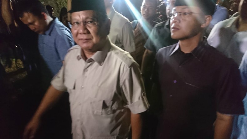Sambangi Rumah BJ Habibie, Prabowo Sampaikan Belasungkawa