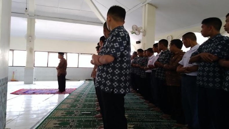 Siswa SMK 2 Pengasih Kulonprogo Gelar Salat Gaib untuk BJ Habibie