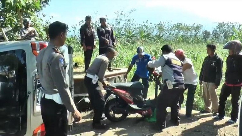 Kecelakaan Beruntun Kijang Tabrak Motor dan Angkot di Temanggung, 1 Tewas 2 Luka