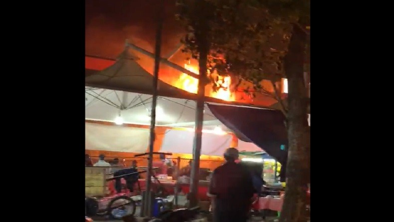 Pasar Modern Bintaro Terbakar, 7 Unit Damkar Berjibaku Padamkan Api