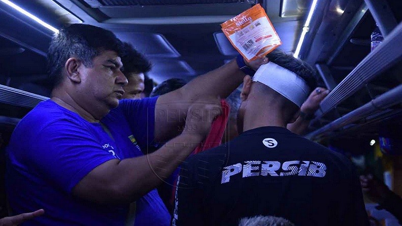 Terkena Lemparan Batu, Pemain Persib Omid Nazari Kecewa