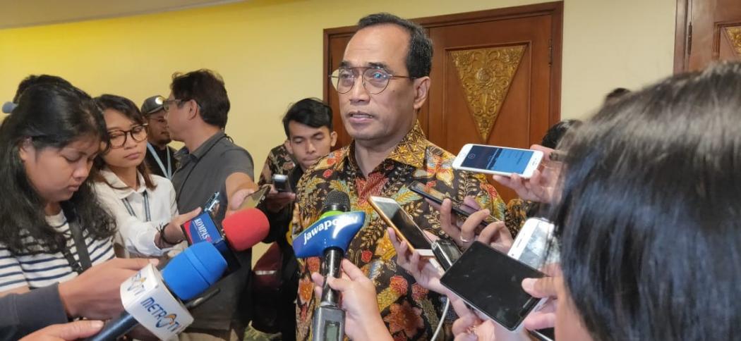 Arahan Jokowi, Menhub Budi Karya Tunda Sementara Penerbangan dari dan ke China