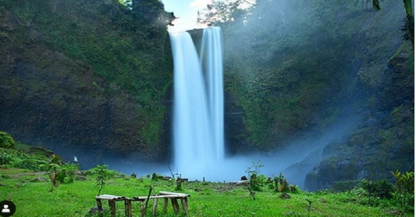 Segarnya Air Terjun Sanghyang Taraje di Garut, Terlihat Indah saat Berkabut