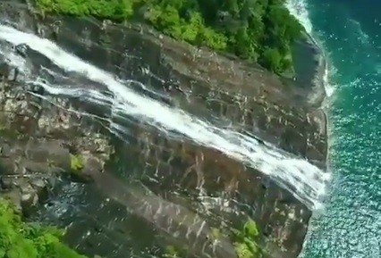 Terpikat Keunikan Air Terjun Mursala di Sumut, Airnya Luber ke Laut