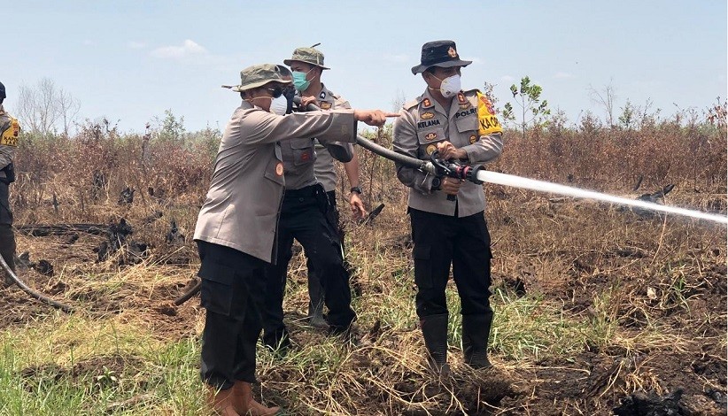 Kapolda Tembus Karhutla di Kalsel: Mata Pedih dan Napas Sesak