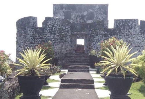 Nikmati Objek Wisata Alam Ternate yang Instagramable dari Atas Benteng Tolukko