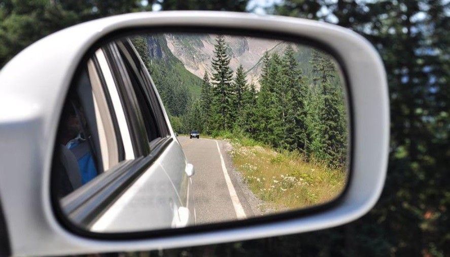 Sejarah Kaca Spion Kendaraan, Berawal dari Kaca Rias Perempuan